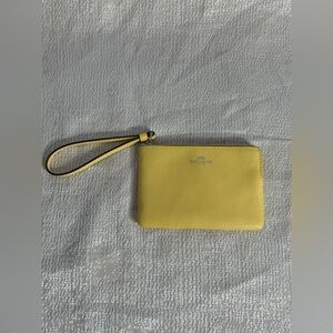 COACH CORNER LEATHER WRISTLET RETRO YELLOW SILVER LOGO NEW
